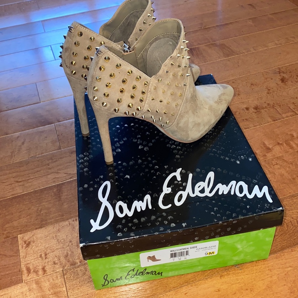 COPY - Brand new Sam Edelman Wally oatmeal suede booties